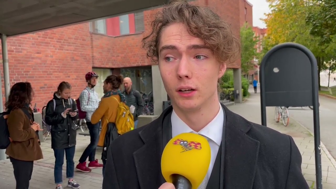 Aktivisternas som stoppade ambulansen skyller på polisen