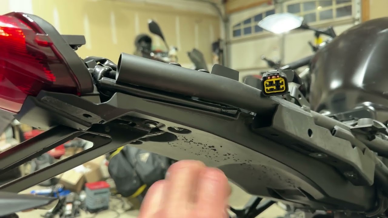 2022+ Yamaha MT10 ECU Removal