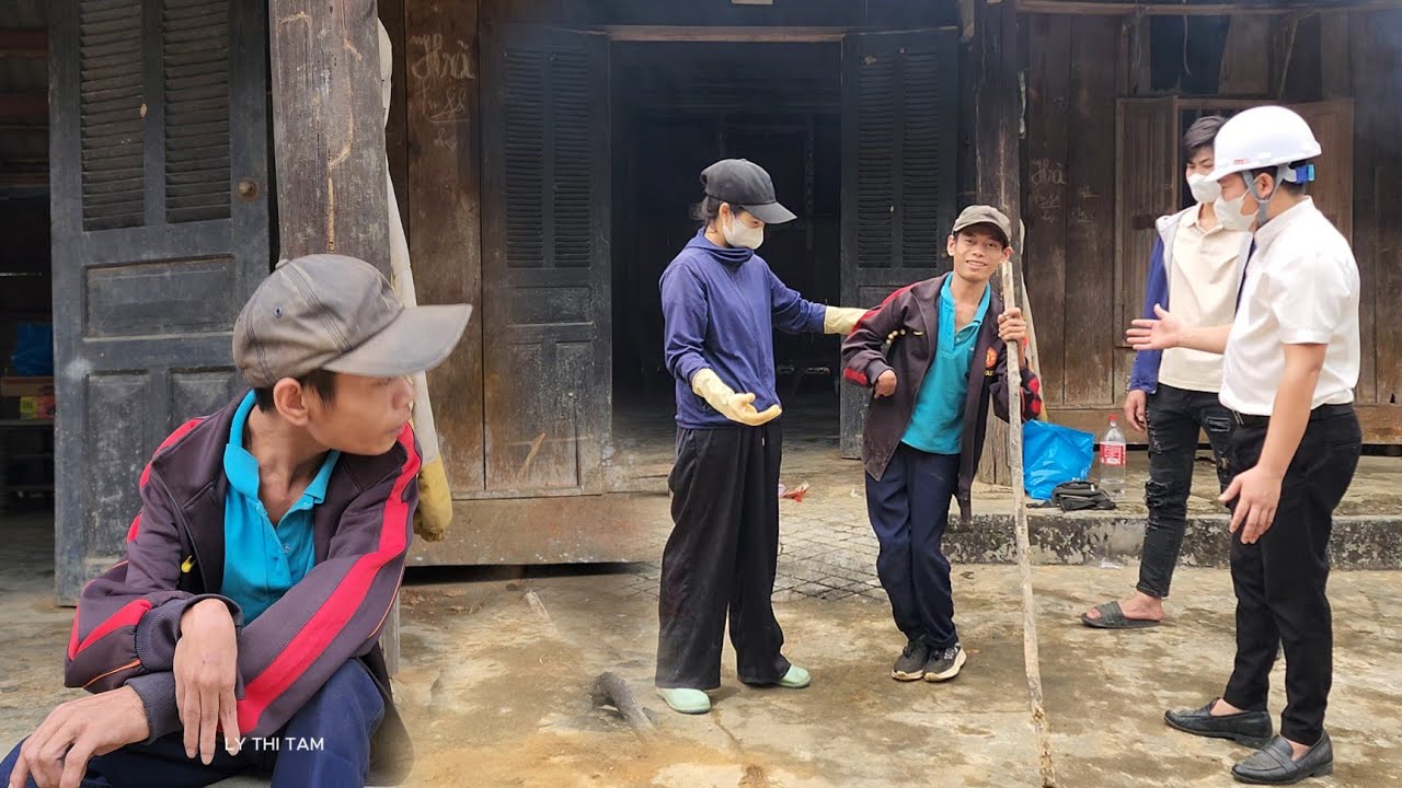 Act of Kindness: CEO and Single Mom Brings Clean House to Disabled Boy, Touching His Tears