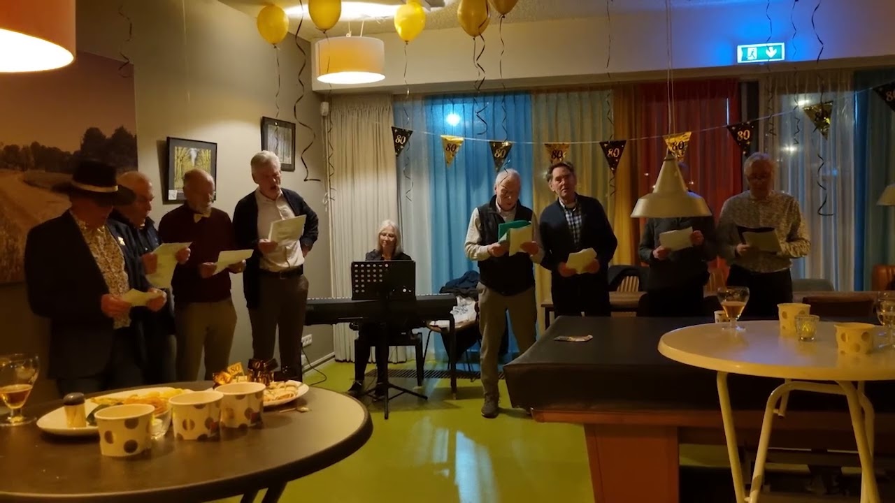 Optreden Mannûh feestje Hans 80
