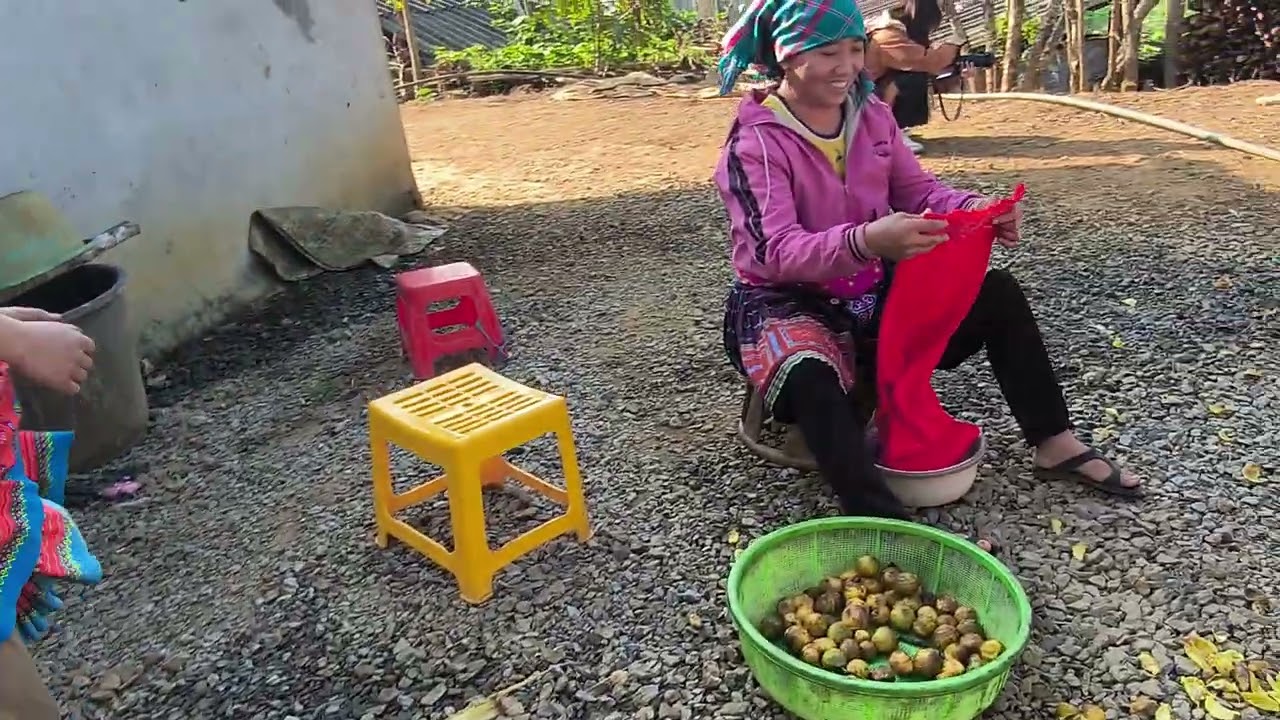 Người H'MÔNG hấp váy để làm gì ?