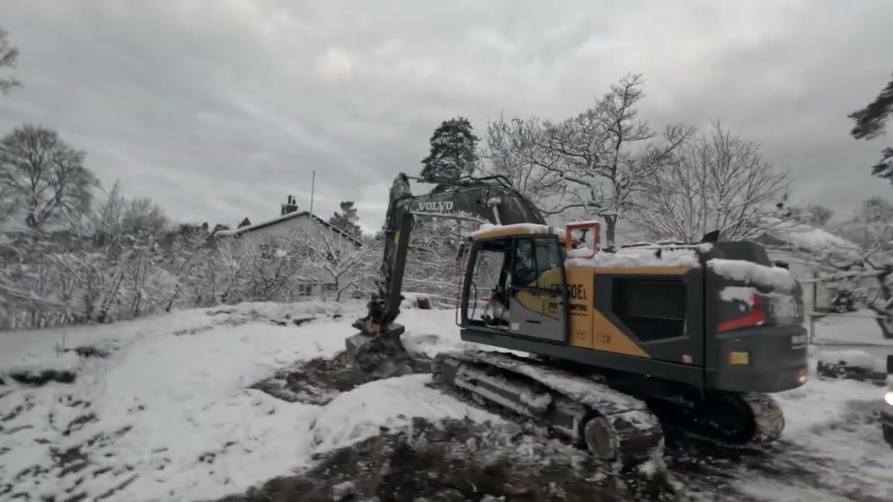 32 ton Volvo EC250E Making a road for the drill guy and preparing the area for the workers