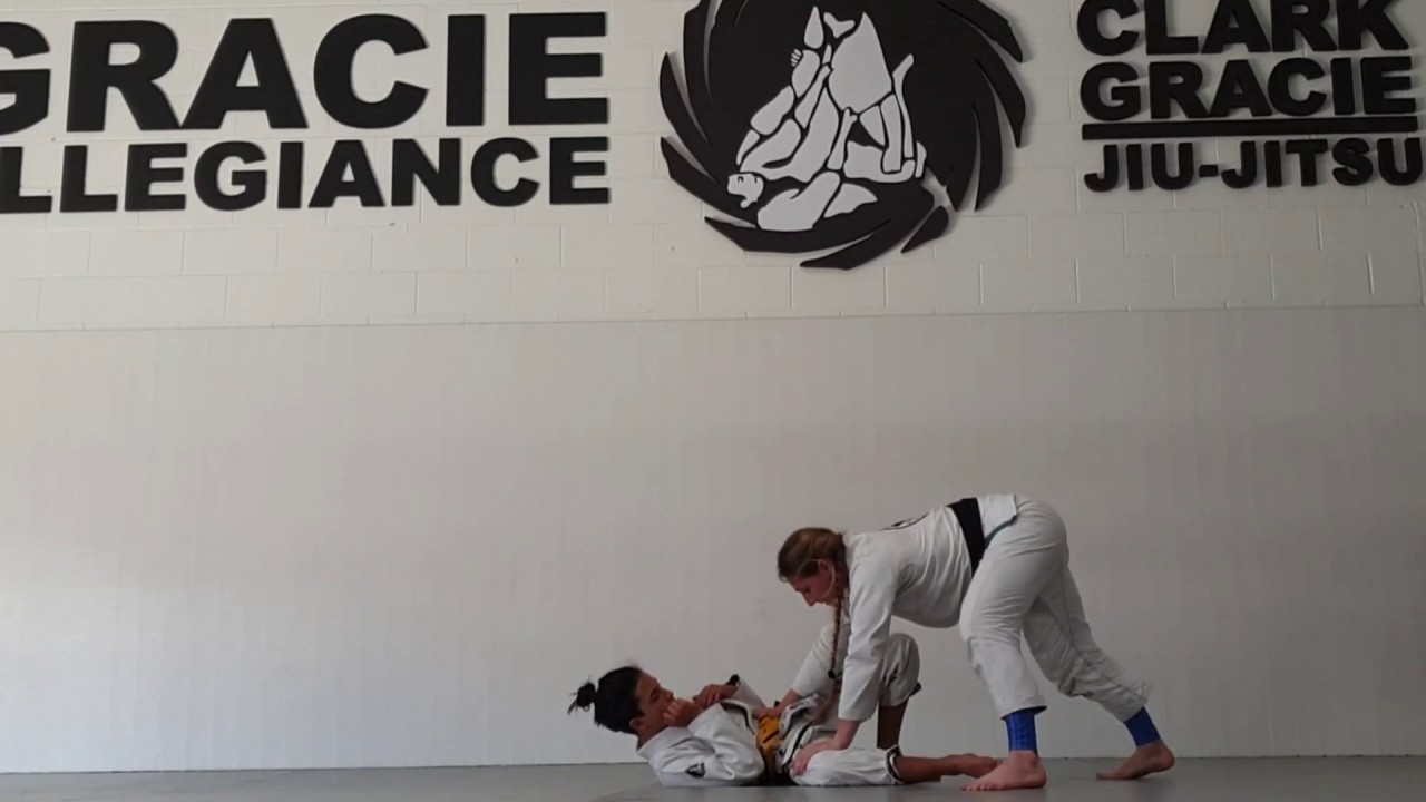 Guard Pass - Knee Slide Professora Alê Moss - BJJ Kids | Clark Gracie Brazilian Jiu Jitsu