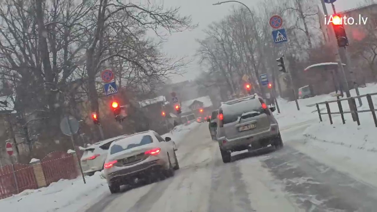 Šodien dzeltenais brīdinājums! Ielas Jūrmalā tiek tīrītas labi, kā ir tavā pusē?