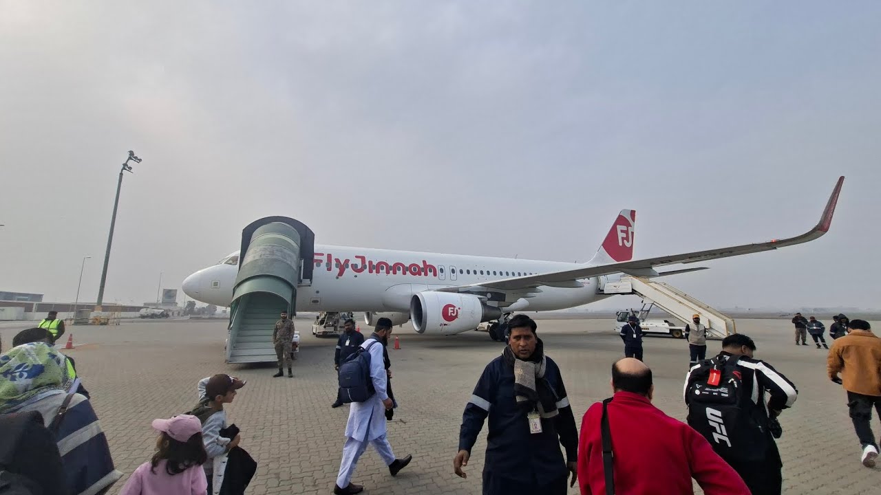 Fly Jinnah Airbus A320-200 Takeoff from Foggy Sialkot Airport (SKT) | AP-BOO