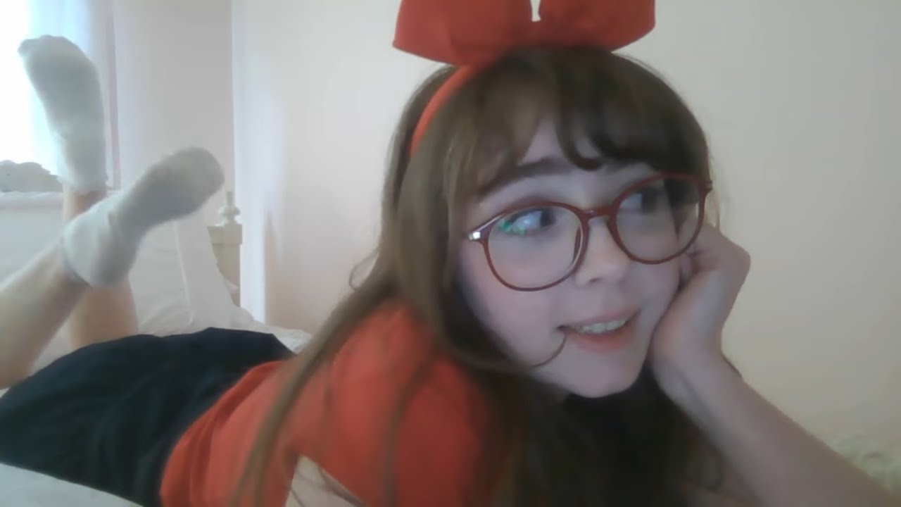 just me dancing in my room ♡