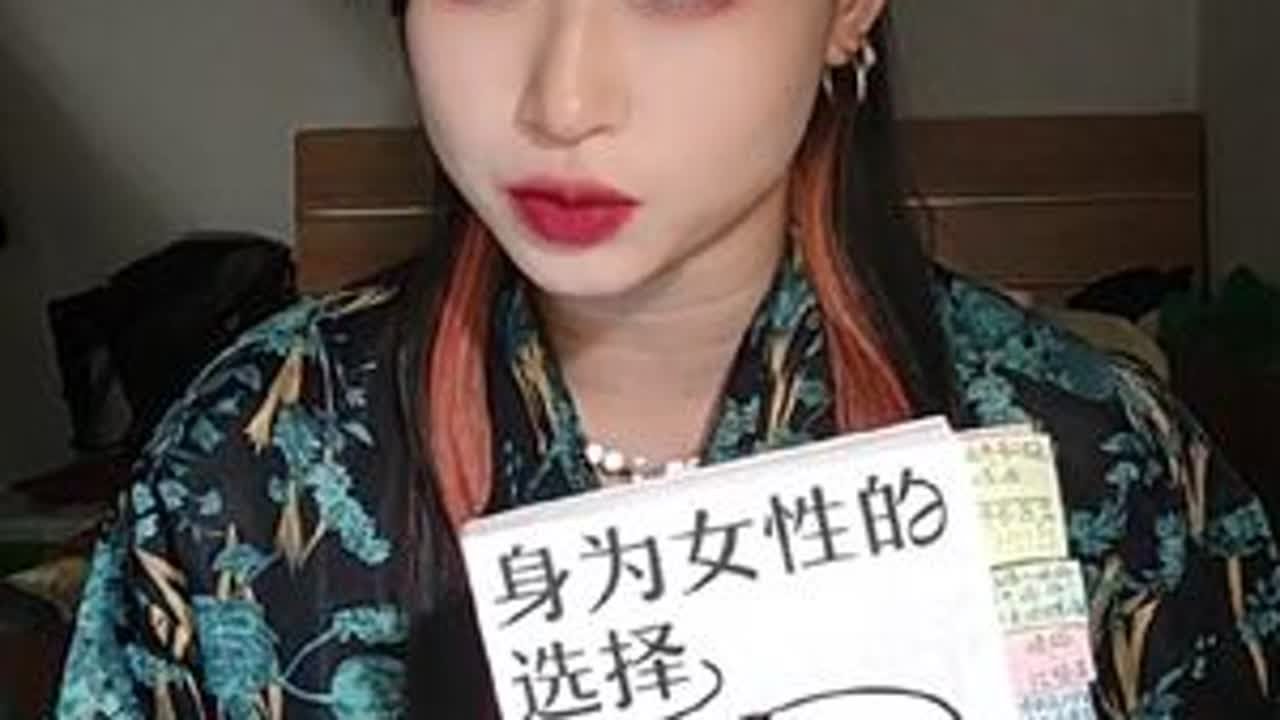 婚姻给多数女人带来了什么？ 很多人常常疑惑女性主义为什么老揪着“婚姻”不放呢？这本书里会有答案，这是上野千鹤子（社会学家）和信田小夜子（心理学家）关于“结婚”这一选择的对谈录，翻开这本书，做出《...