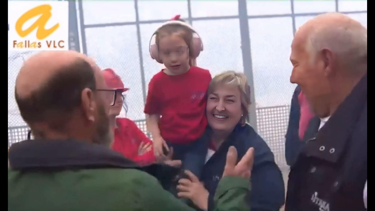 Pirotecnia Aitana. Sábado 14 de marzo. Mascletà. Plaza de L’Ajuntament. 274 kilos. 360 segundos.