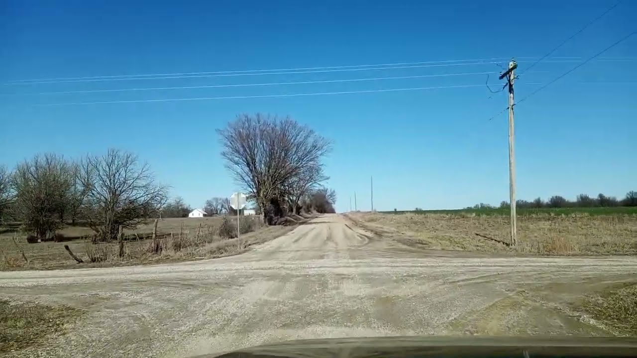 Driving Southeast Kansas Back Country Dirt Roads on a Beautiful Afternoon in Cherokee County
