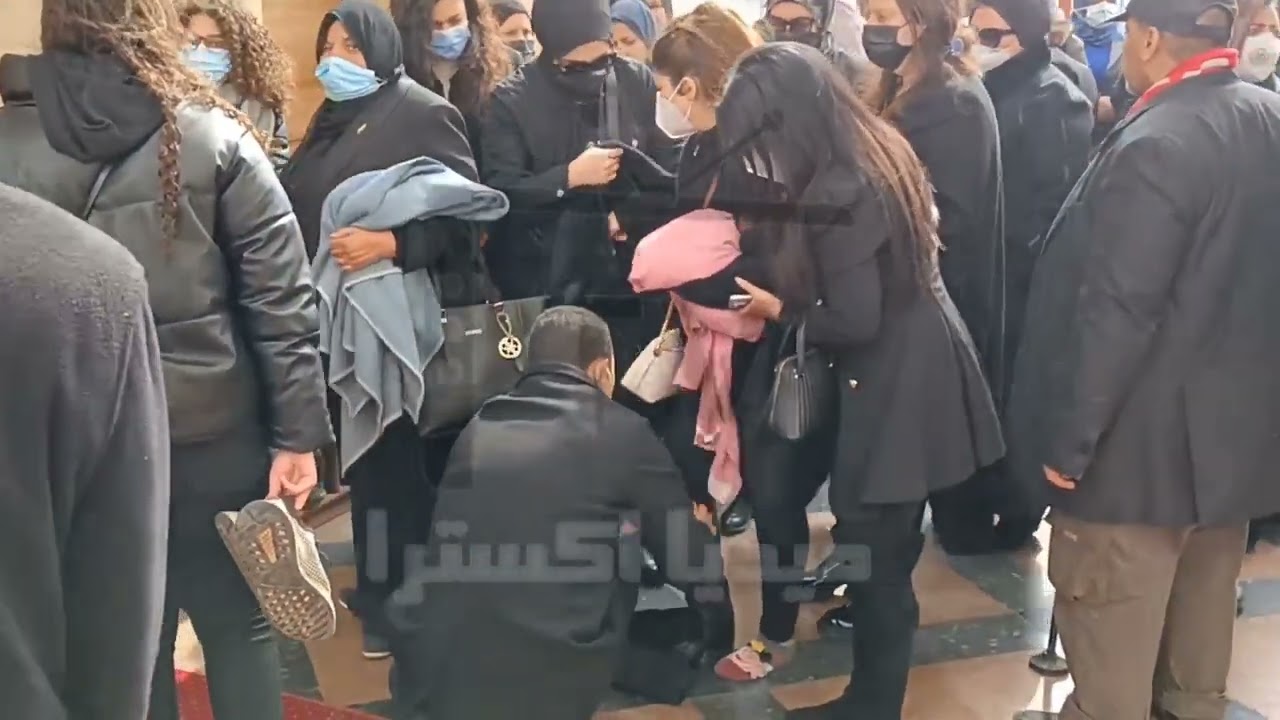 انهيار بنات الكاتب الصحفي ياسر رزق لحظة دخولهم المسجد لرؤيته..وحالة صعبة لزوجته