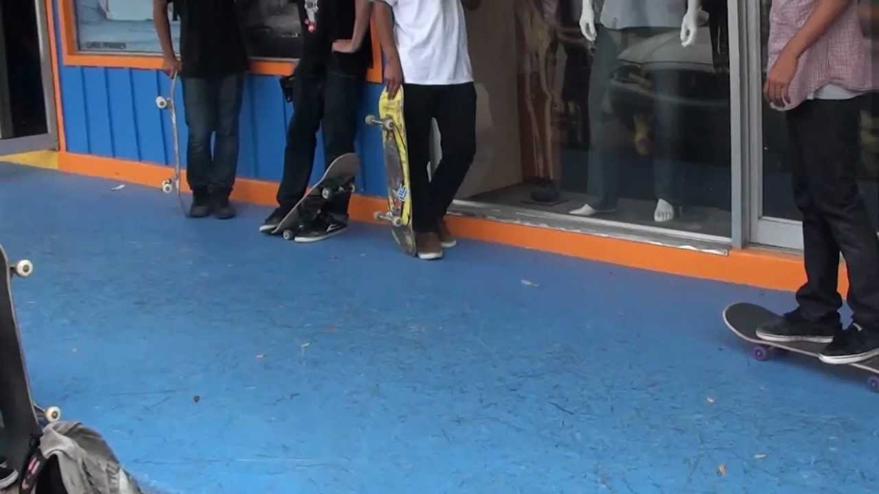 Hopsin and Carlos play skate