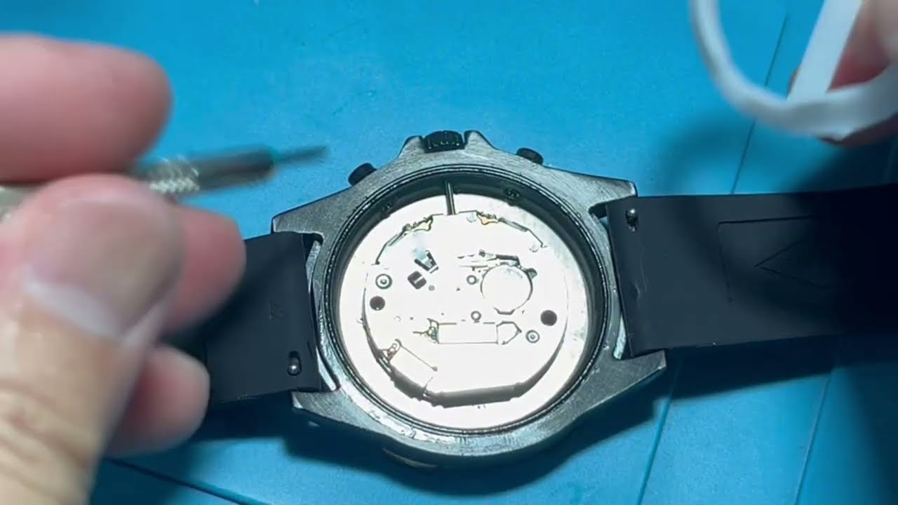 Replace battery for FOSSIL watch, model FS5695, battery number SR621SW.