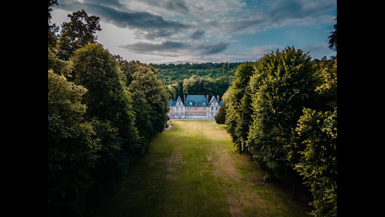 Entre travaux et événements, découvrez la vie du château sur plusieurs saisons.