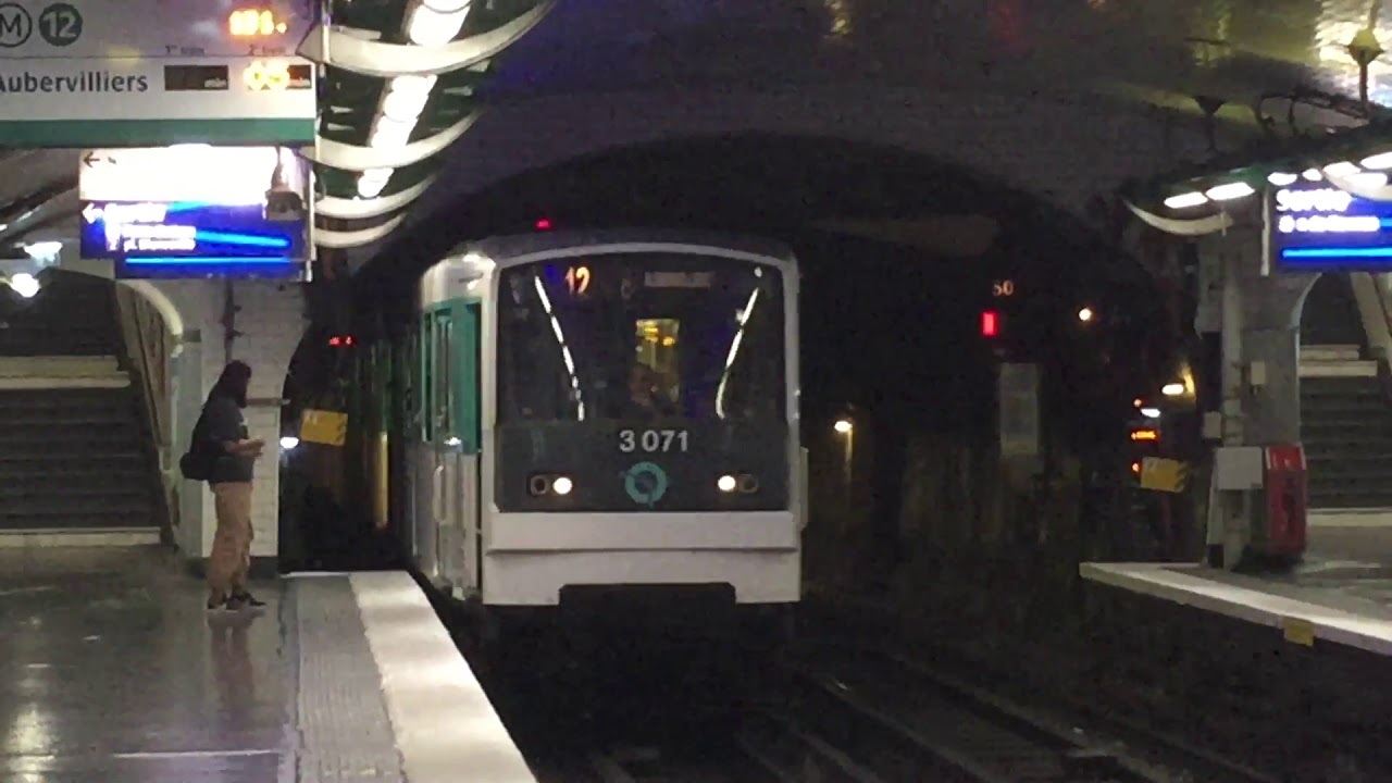 Метропоезд MF67 на станции Montparnasse Bienven&uuml;e