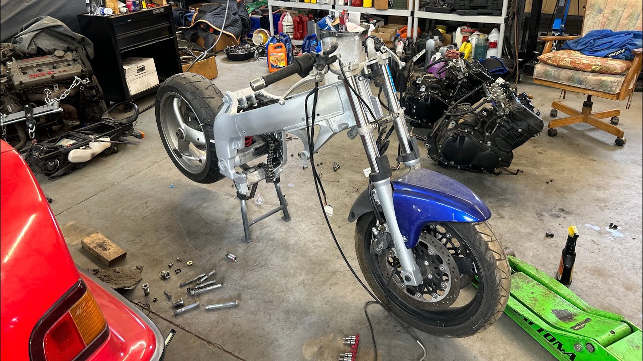 Triumph Sprint ST Rebuild! Painting Frame (Episode 2)