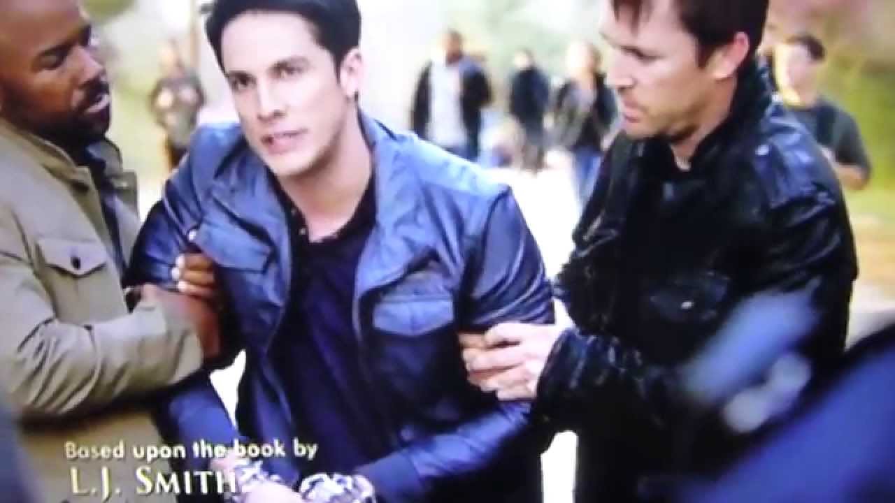 The Vampire Diaries 5x22 - Tyler reverts to his dead Werewolf state & Julian dies