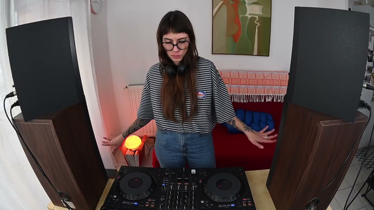 HYPNOTIC TECHNO SET @ HOME l JUDYZ