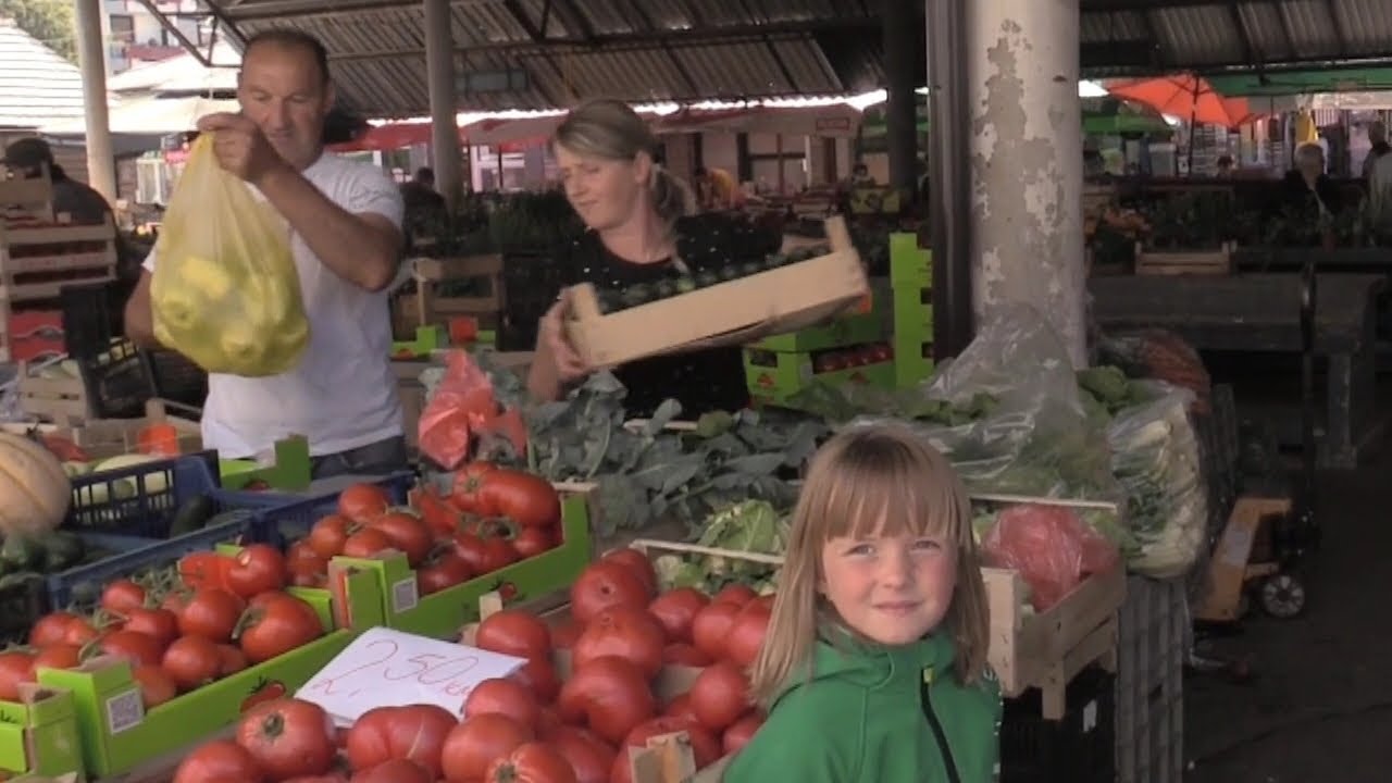 SA NAMA KROZ PIJACU U TRAVNIKU,NEMA ŠTA NEMA OD AŠLAMA DO MAHUNA