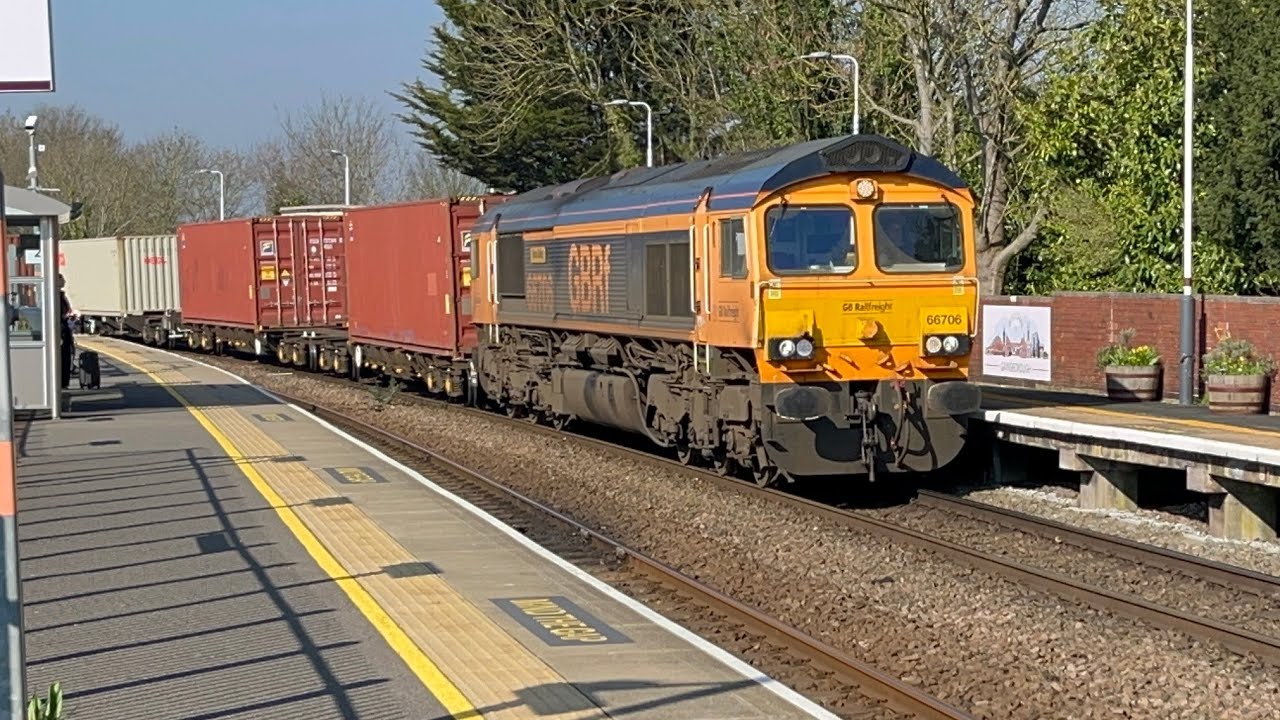“Nene Valley” meets Northern 195025 calling at platform 2 Lea Road 5/3/2026