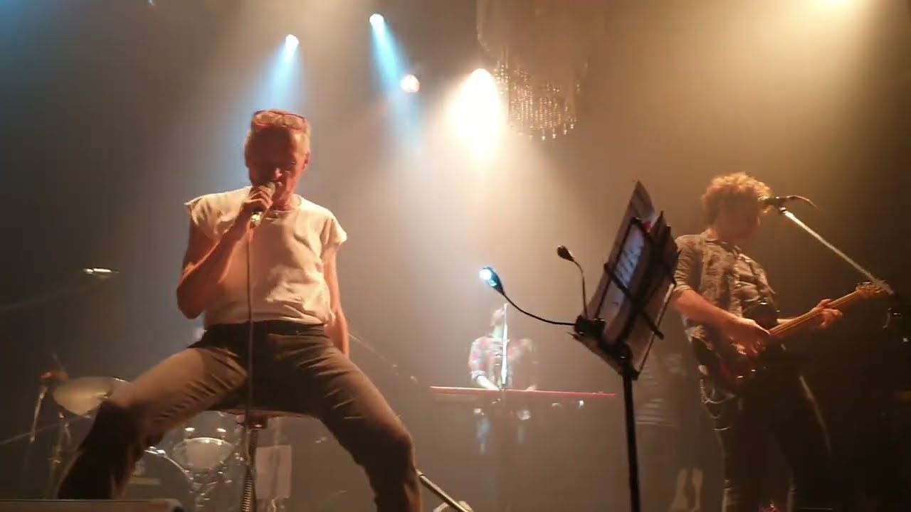 Bowie Remembered - Something in the Air *Lucille* 20220210 223414