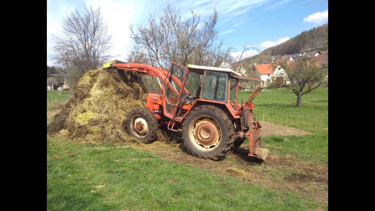 Misthaufen anlegen: Futterplatz abräumen mit dem Renault 651-4