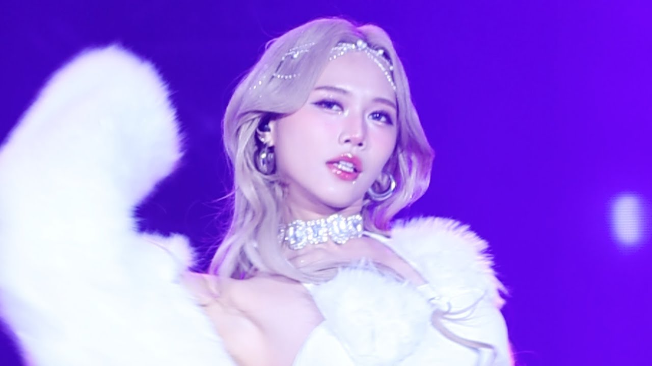 2025 新北歡樂耶誕城 🎵 HUR 有毒不回 (連穎Erin Fancam)