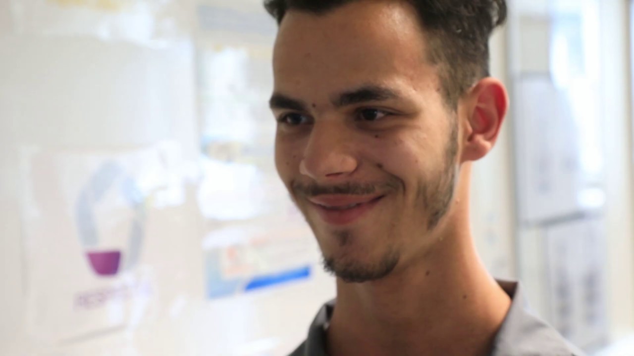 Povestea lui Cosmin - de la Centrul de Plasament la un job stabil și un apartament, la 19 ani