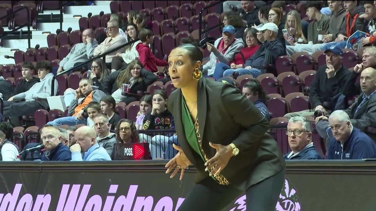 New London girls basketball coach enjoying success in 1st season