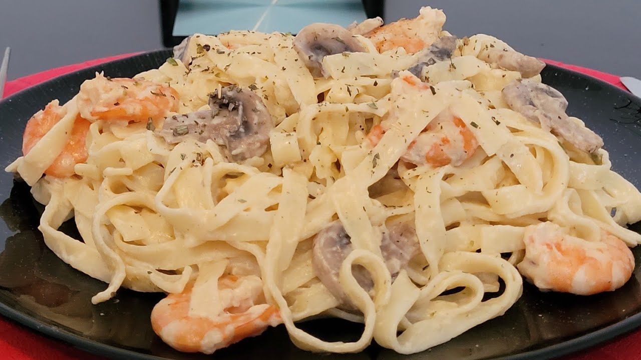 tagliatelle aux crevettes😋😋 طاكلياطيل بالكروفيت 😋😋