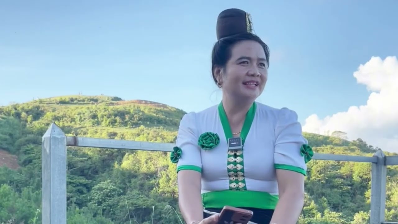 Ngọc Bích Một Mình Ngồi Trên Đèo Pha Đin Nhớ Người Yêu Hát Rất Buồn