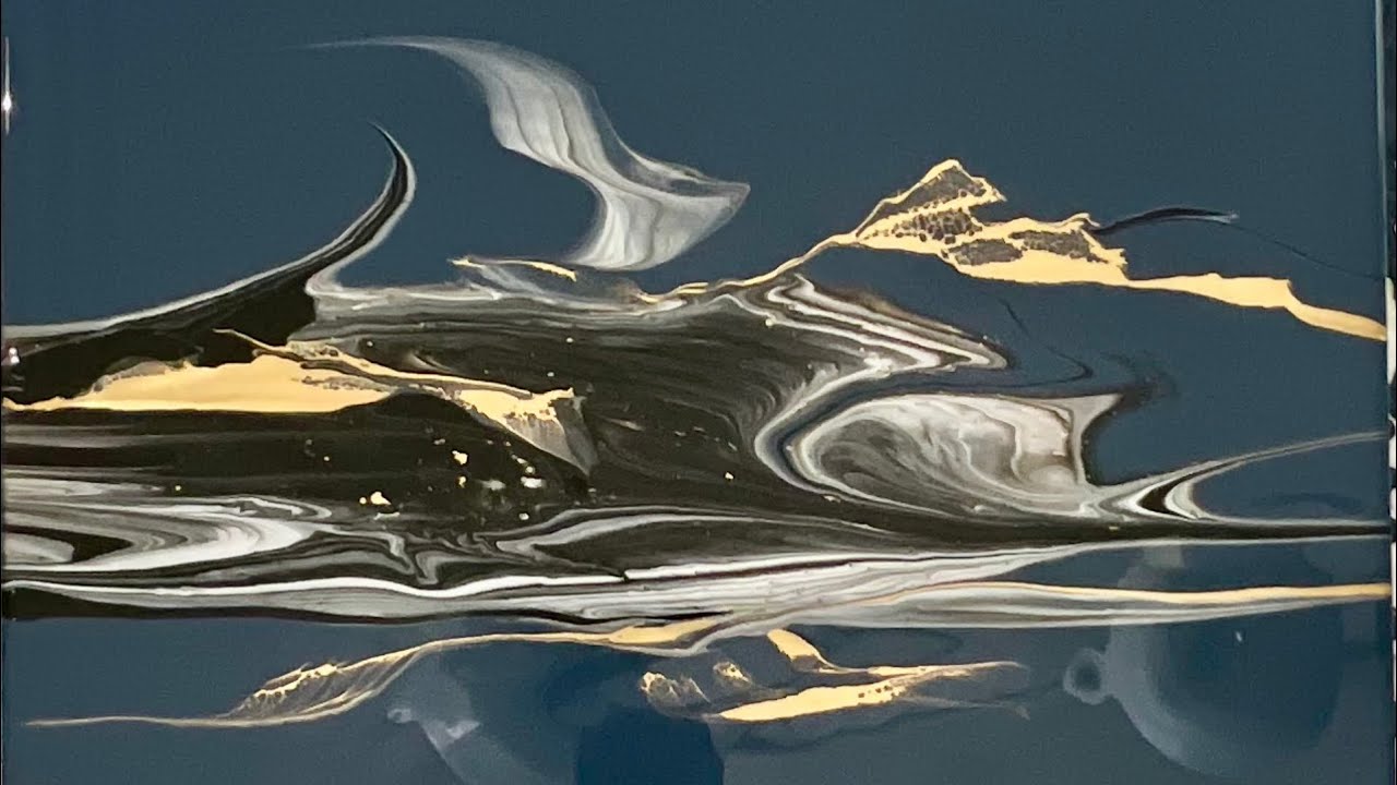 Завораживающая золотая и чёрная воронка для заливки — Fluid Art
