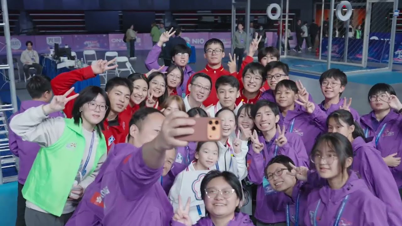 ВИДЕО С ГЛАВНЫМИ МОМЕНТАМИ 1 Чемпионата мира по футболу с использованием дронов 2025 года, Шанхай...