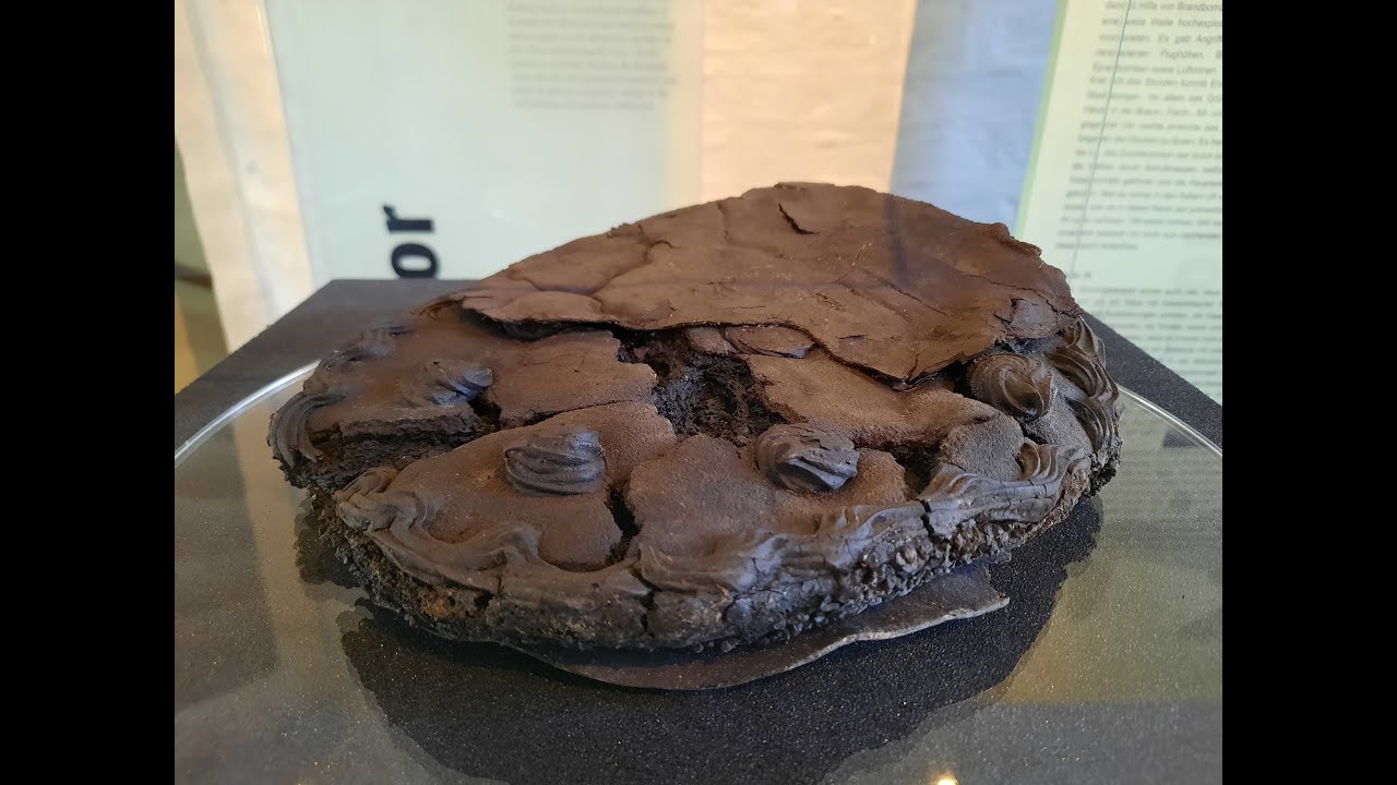 Die Torte aus den Trümmern. Ein einzigartiger Fund aus einem Keller in der Alfstraße in Lübeck