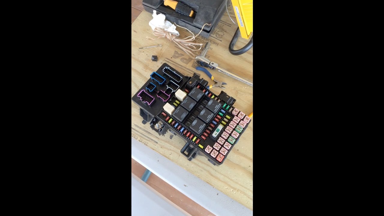 2003 Ford Expedition R303 fuel pump relay replacement