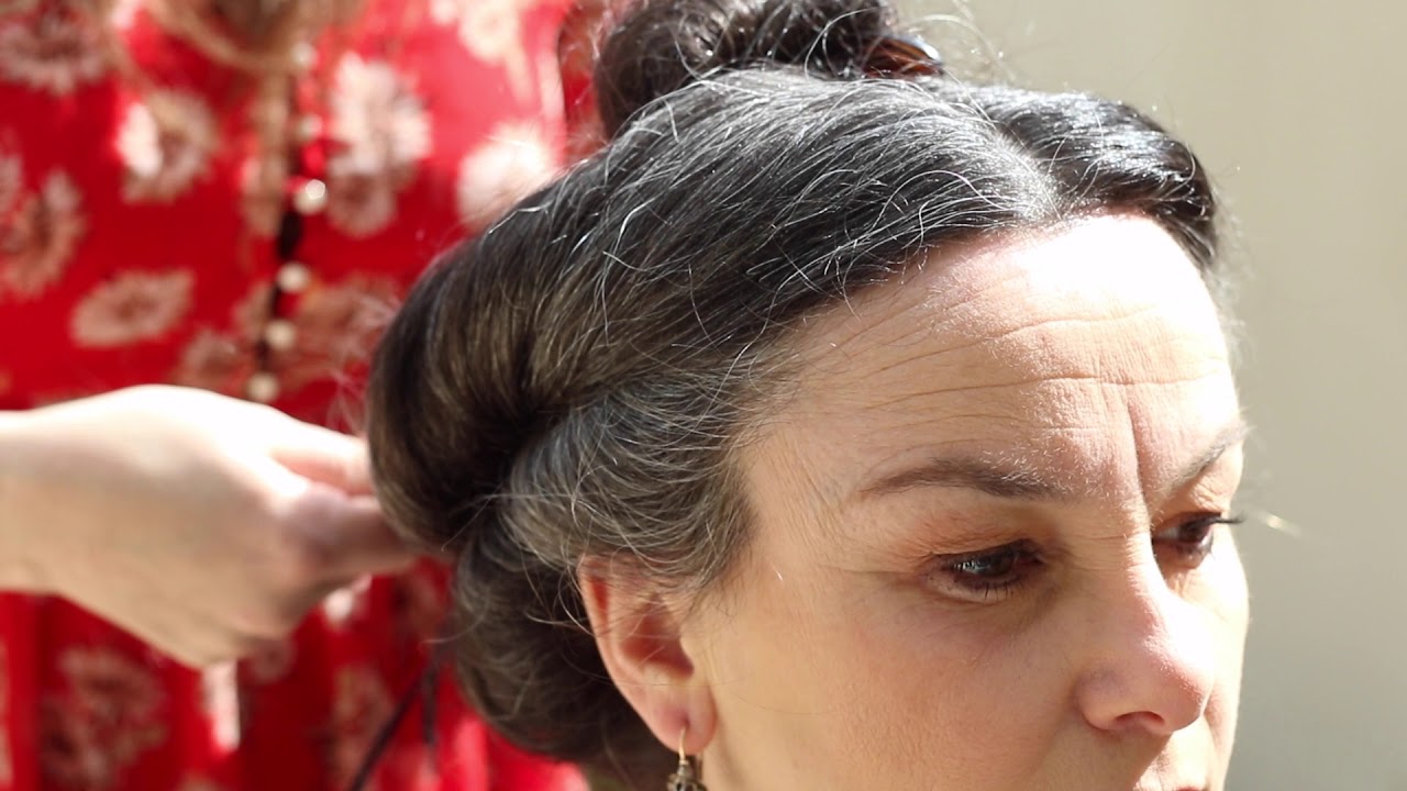 Coiffure  d'arlésienne en trois parties