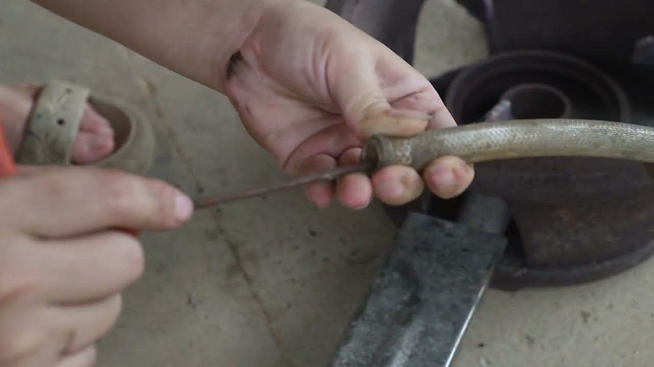 Genius girl: repair the broken gas stove and make it new
