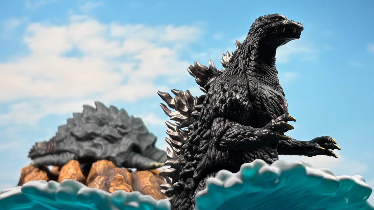 Premium Bandai Exclusive Movie Monster Series Godzilla & Kamoebas (2003) Review