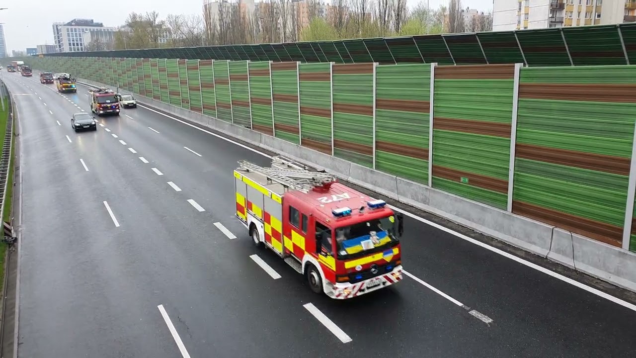Konwój 23 wozów pożarniczych  z Wielkiej Brytanii  / A convoy of 23 fire trucks From GB  24.04.2022
