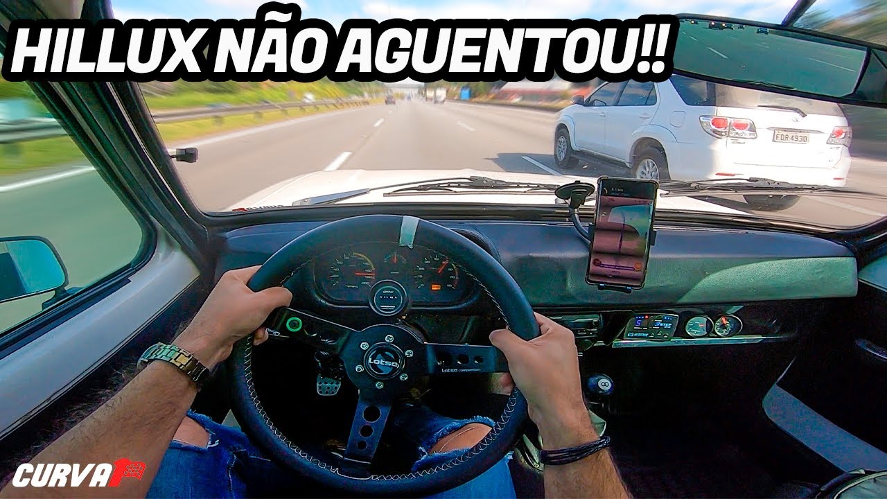 Chevette Turbo empurrando todos os carros na estrada