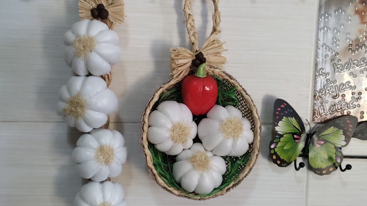ديكور الثوم للمطبخ بالخيش والرافية الطبيعية.garlic déco