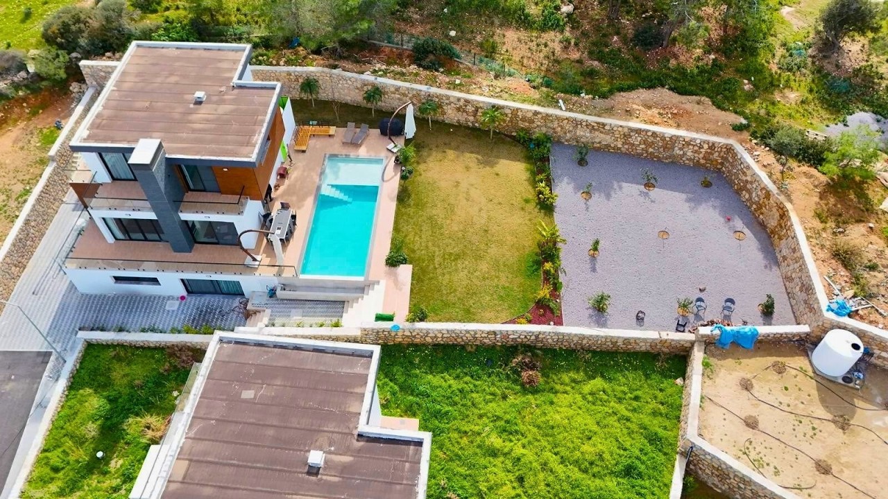 Girne Çatalköy’de Manzaraya Haki̇m, Türk Koçanli Lüks Vi̇lla