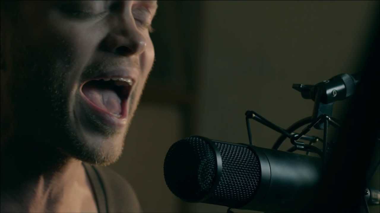 Luke from Atomic Tom performing Rihanna's 