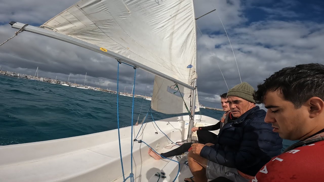 Mis amigos aprenden a navegar a vela en Fuerteventura | Pizpiretos