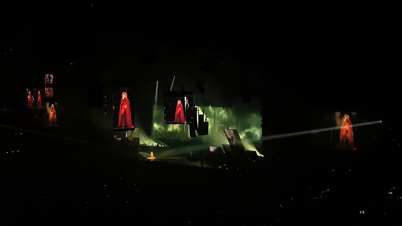 Mylène Farmer - L'horloge (Paris La Défense Aréna, 15.06.2019)