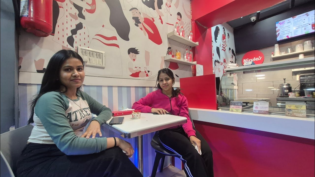 Itni Raat Me Pohoche Nirula's 🍨| Badi Mummy Shifted To New House 🏠 