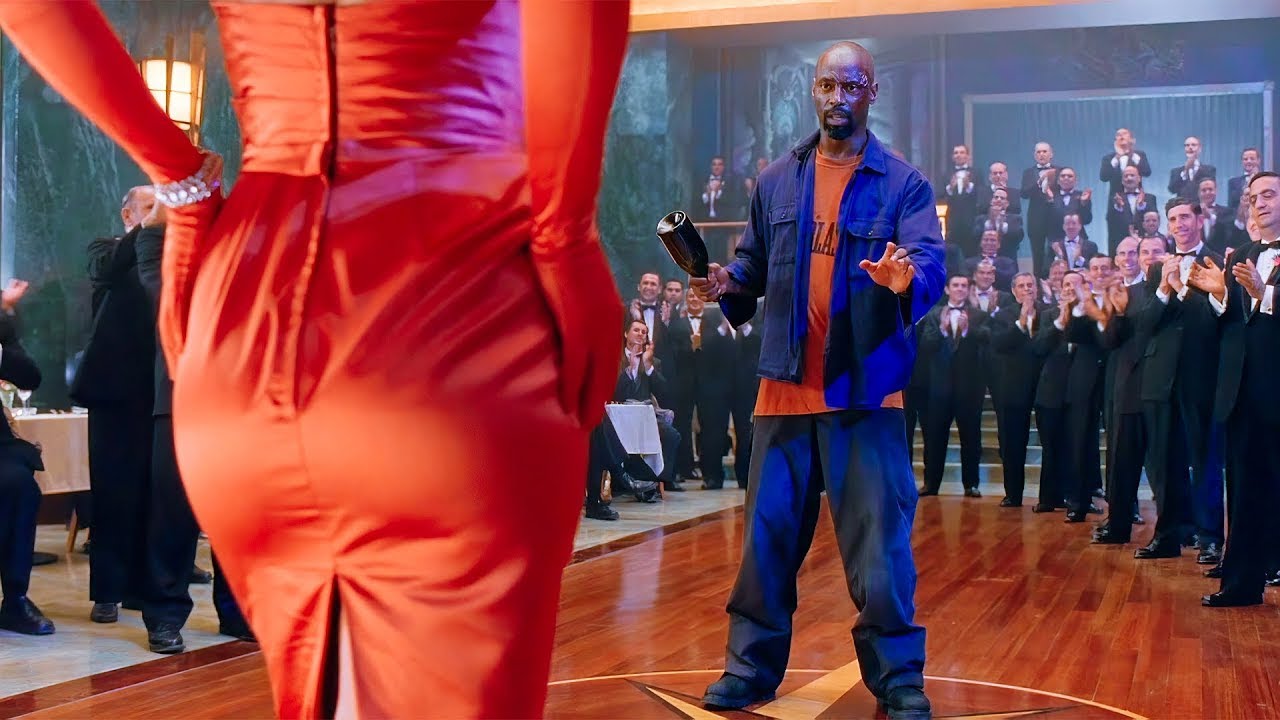 Wchodzi Na Pokład Statku, Kt&oacute;ry Zaginął 40 Lat Temu, I Odkrywa, Że Załoga Wciąż Żyje