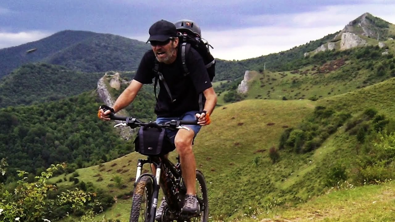 urcând cu bicicleta pe lângă Cluj și prin pădurile din Finlanda