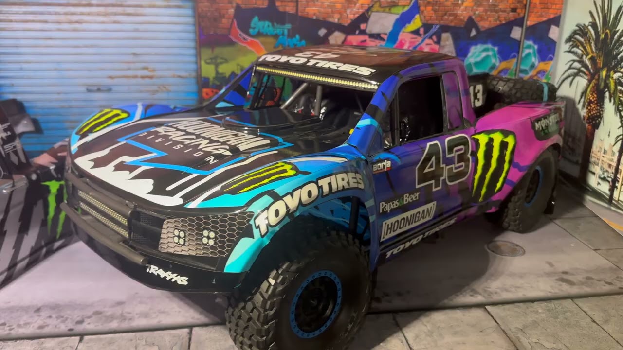 BUILD COMPARISON WHY THIS TRAXXAS UDR UNLIMITED DESERT RACER IS THE BEST CAR IN THE WORLD