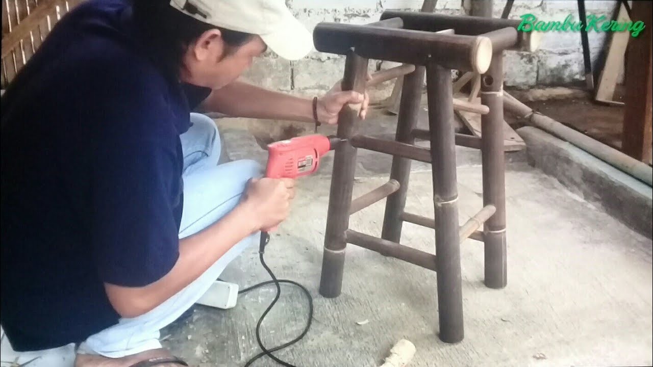 Membuat Kursi Cafe Sederhana dari Bambu