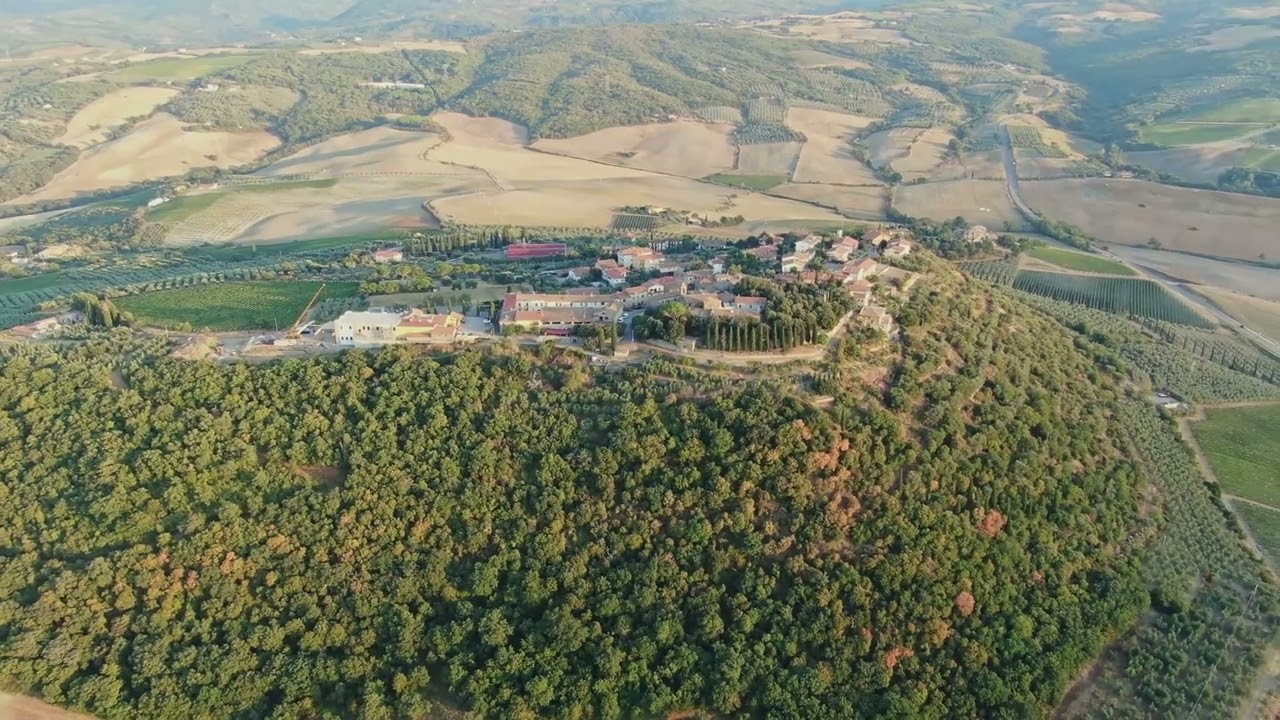 Un'ora prima del tramonto a Montenero D'Orcia